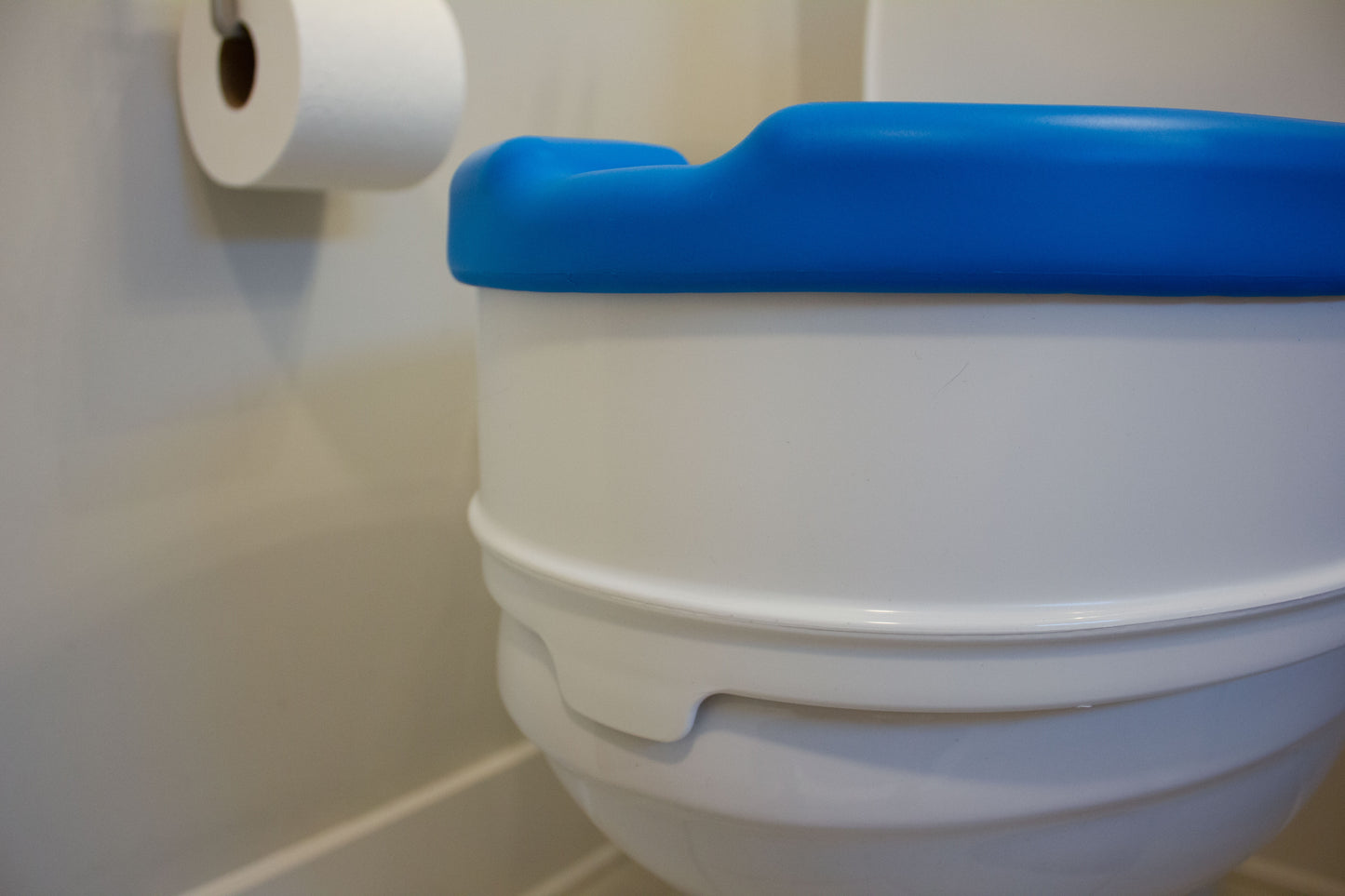 Deluxe, Padded Soft-TOP™ 4" Raised Toilet Seat