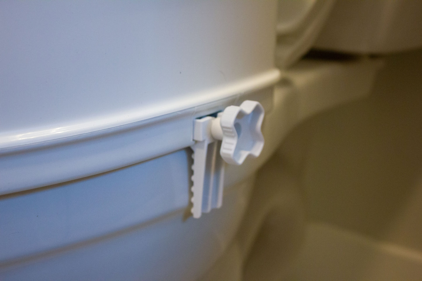 Deluxe, Padded Soft-TOP™ 4" Raised Toilet Seat